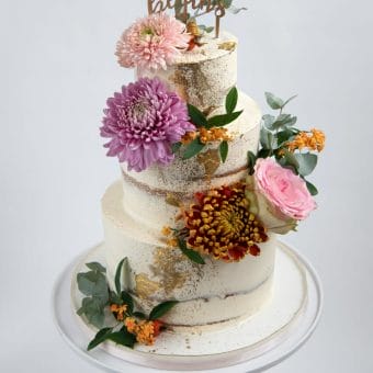 bruidstaart Veldhoven met bloemen paars
